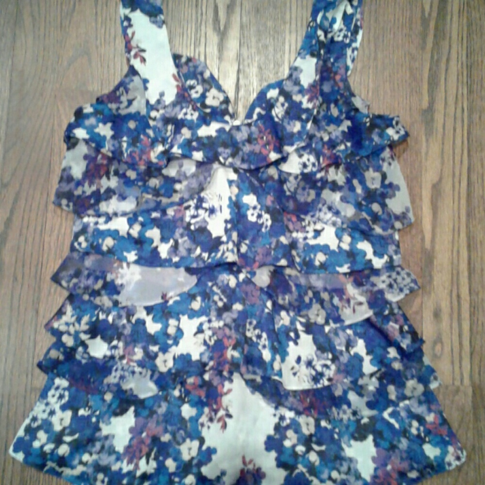 Whitehouse BlackMarket sleeveless shirt